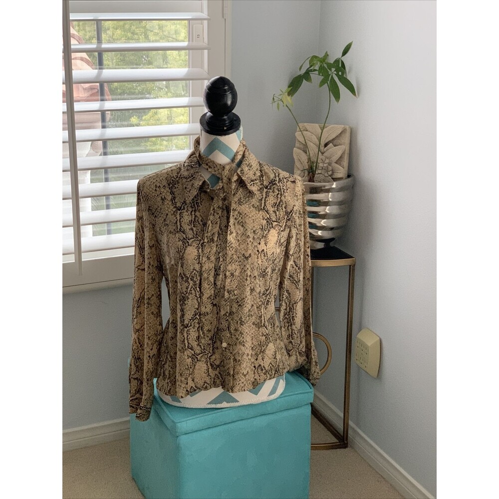 ANTHROPOLOGIE BY COREY LYNN CALTER $ ANIMAL PRINT 100% SILK  VERY CUTE BLOUSE
